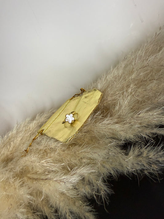 Bague trèfle blanc✨