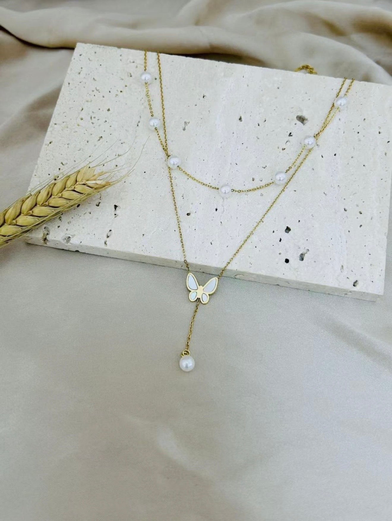 Collier papillon perle blanche 🦋